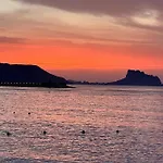 Beachfront, First Line, 2-bdr,2-bath, Swiming Pool Appartamento *