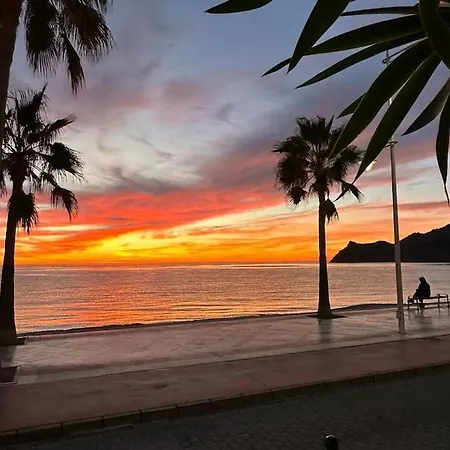 Apartment Beachfront 2-bedroom, Sleeps 6, Pool, Restaurants El Albir