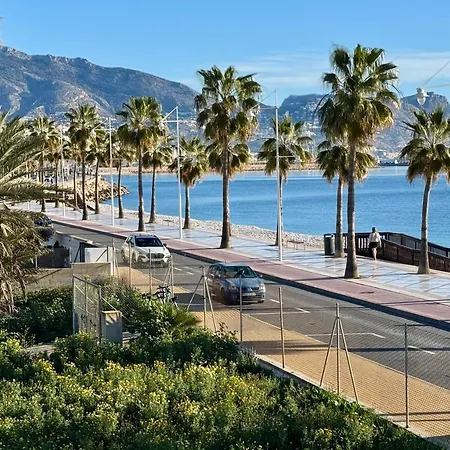 Apartment Beachfront 2-bedroom, Sleeps 6, Pool, Restaurants