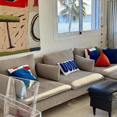 Apartment Beachfront 2-bedroom, Sleeps 6, Pool, Restaurants El Albir
