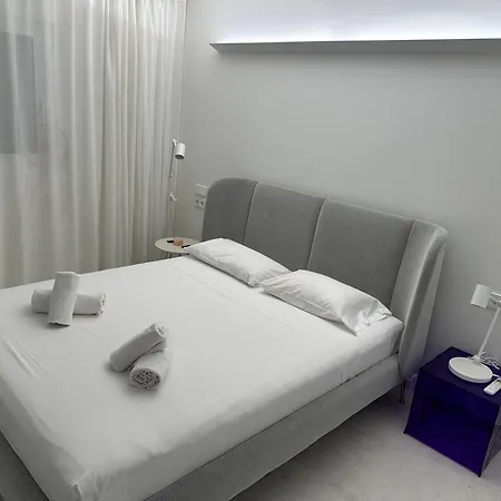 Beachfront, First Line, 2-bdr,2-bath, Swiming Pool