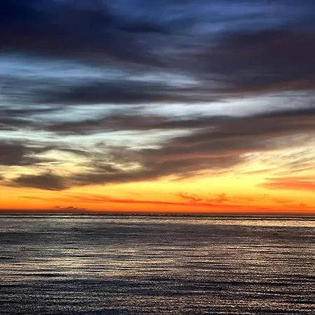 דירה Beachfront, First Line, 2-bdr,2-bath, Swiming Pool *