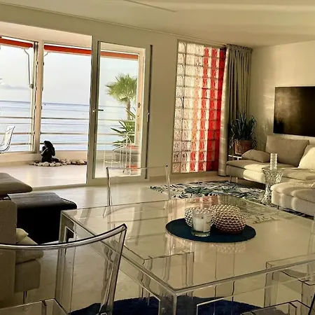 Beachfront, First Line, 2-bdr,2-bath, Swiming Pool Lägenhet