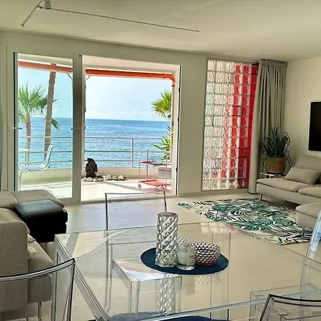 דירה Beachfront, First Line, 2-bdr,2-bath, Swiming Pool *
