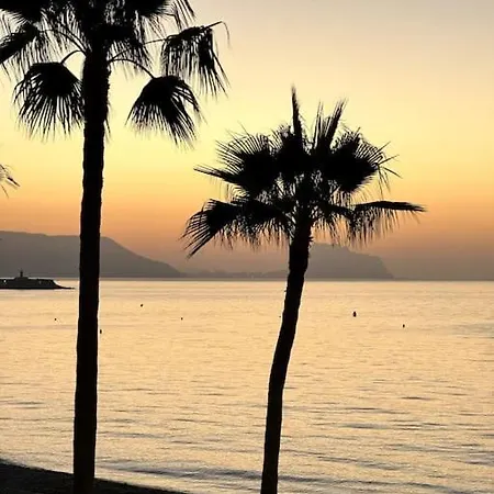 Beachfront, First Line, 2-bdr,2-bath, Swiming Pool דירה אלביר