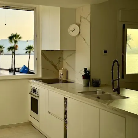 Beachfront, First Line, 2-bdr,2-bath, Swiming Pool דירה אלביר