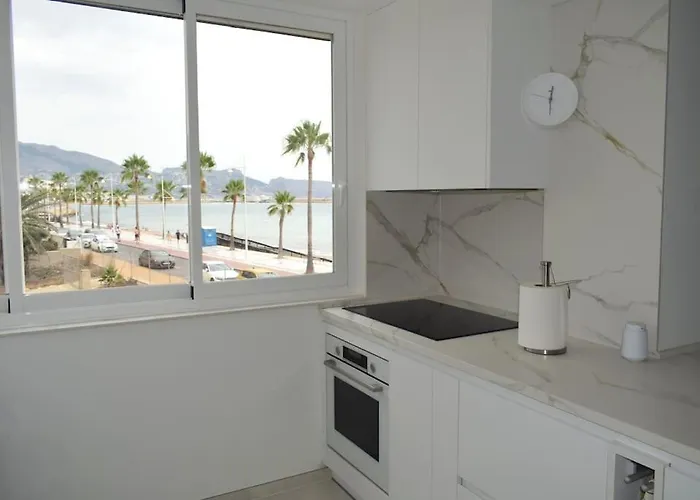 Beachfront, First Line, 2-bdr,2-bath, Swiming Pool * 阿尔比尔