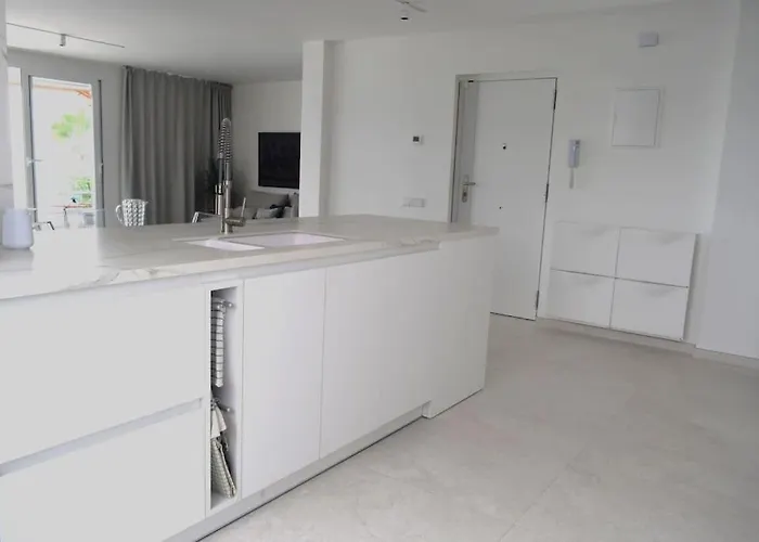 公寓 Beachfront, First Line, 2-bdr,2-bath, Swiming Pool 阿尔比尔