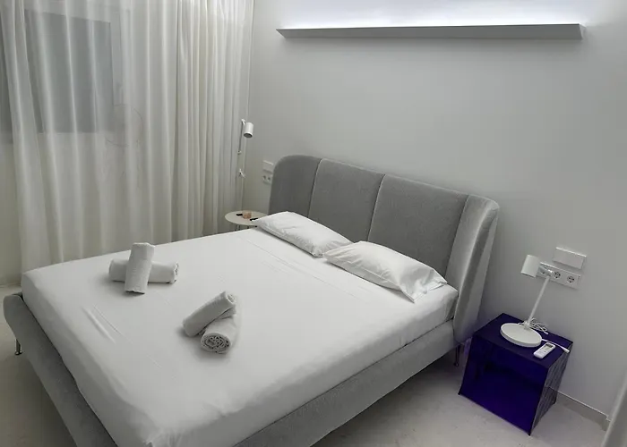 Beachfront, First Line, 2-bdr,2-bath, Swiming Pool