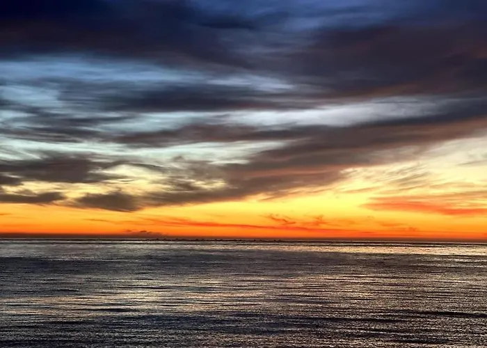 아파트 Beachfront, First Line, 2-bdr,2-bath, Swiming Pool *