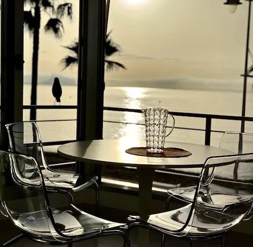 아파트 Beachfront, First Line, 2-bdr,2-bath, Swiming Pool