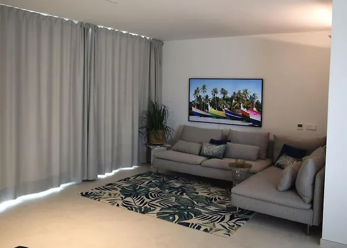 아파트 Beachfront, First Line, 2-bdr,2-bath, Swiming Pool 알비르