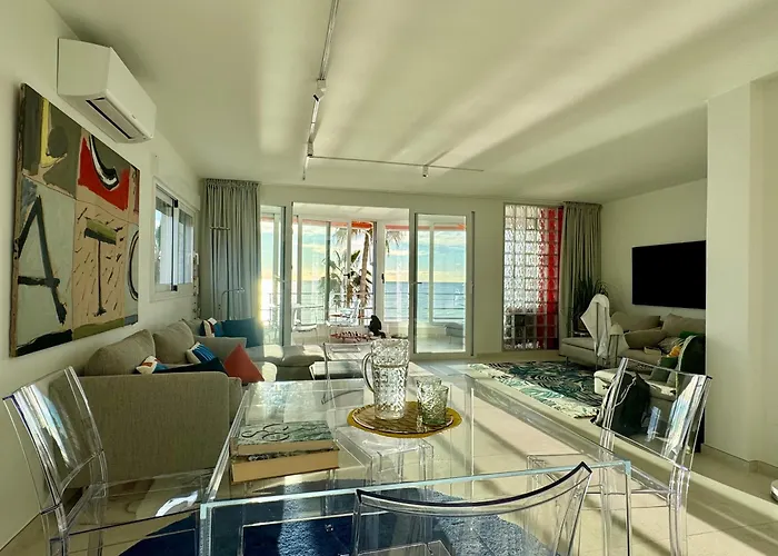 아파트 Beachfront, First Line, 2-bdr,2-bath, Swiming Pool