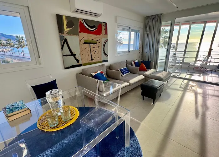 아파트 Beachfront, First Line, 2-bdr,2-bath, Swiming Pool *